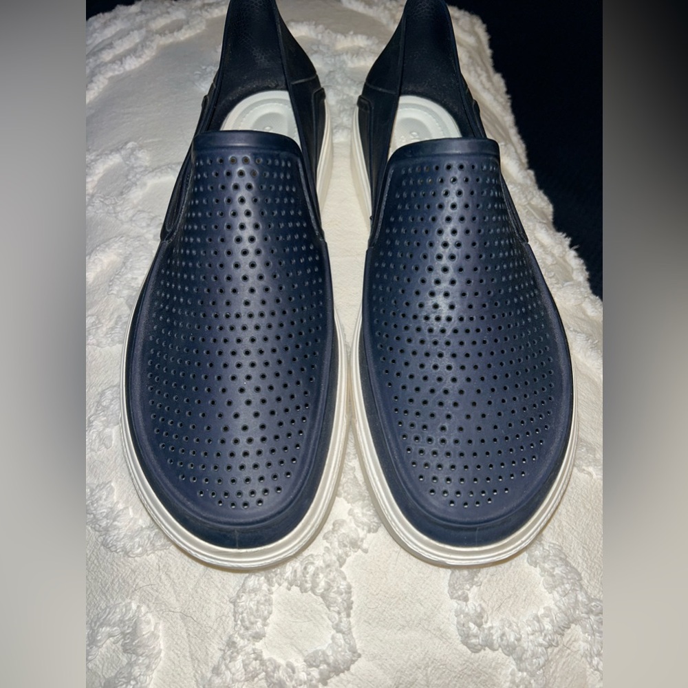 Iconic crocs comfort slip on woman’s size 11